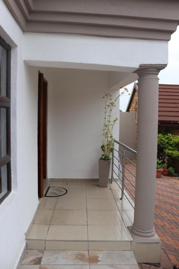 Tlelakufuma Guest House Johannesburg Zewnętrze zdjęcie